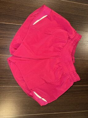 Lululemon Shorts Hotty Hot, Low Rise 4”, sz4